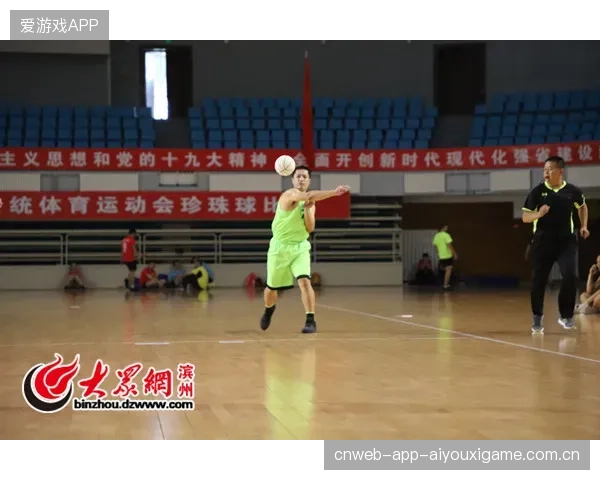 水球弧顶挑射命中：训练成就赛场的关键一击